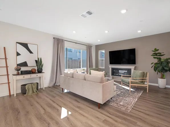 2473 Constellation Cir, Roseville, CA 95747