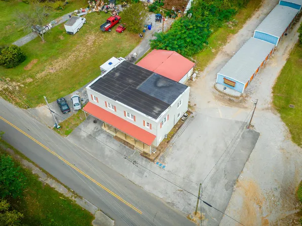 1111 Old Roane St, Harriman, TN 37748