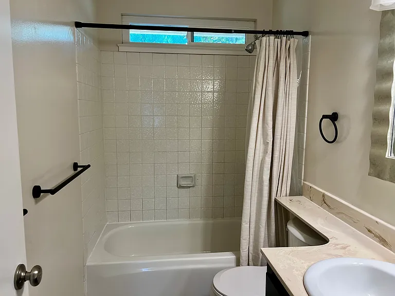Hallway full bath upstairs