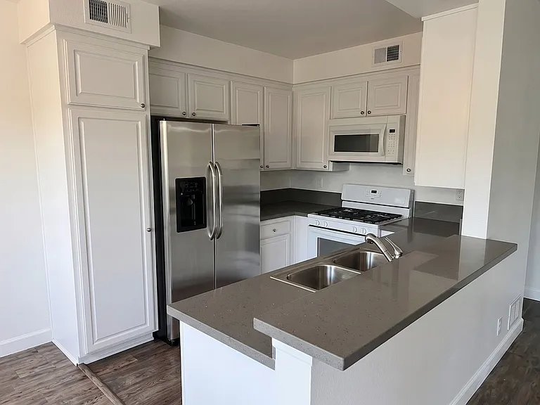 268 E. Santa Anita Ave Burbank, CA 91506 — Photo 6