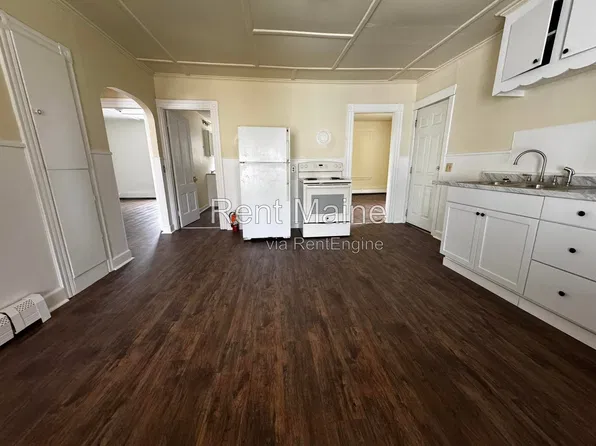 8 Bellevue St APT 2, Winslow, ME 04901