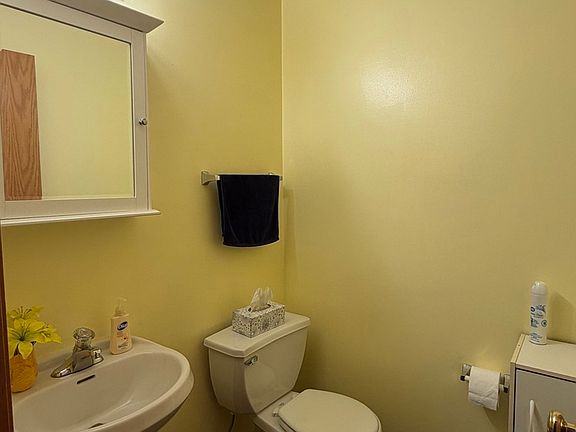 3rd image of 641 Chestnut Rdg