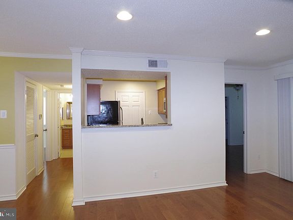 5th image of 1509 Lincoln Way Suite 101