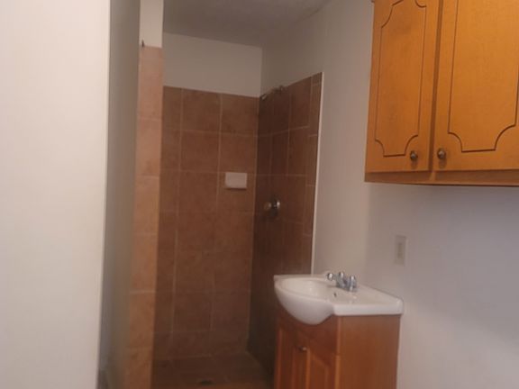 2nd bathroom with wash/dryer hook-up