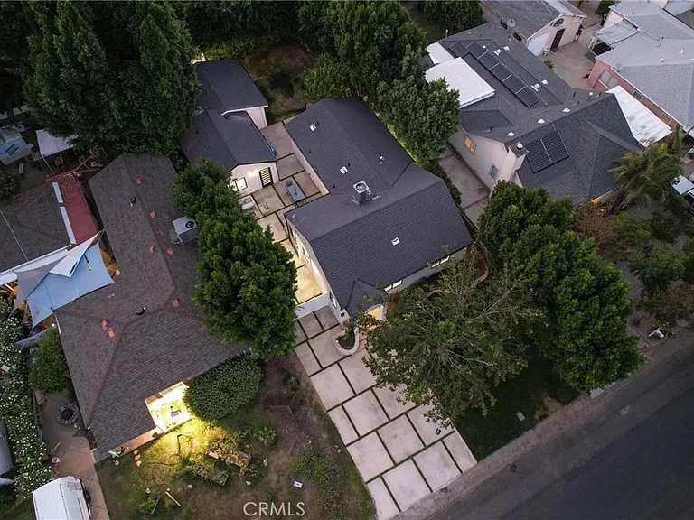 5865 Tobias Ave — Photo 23