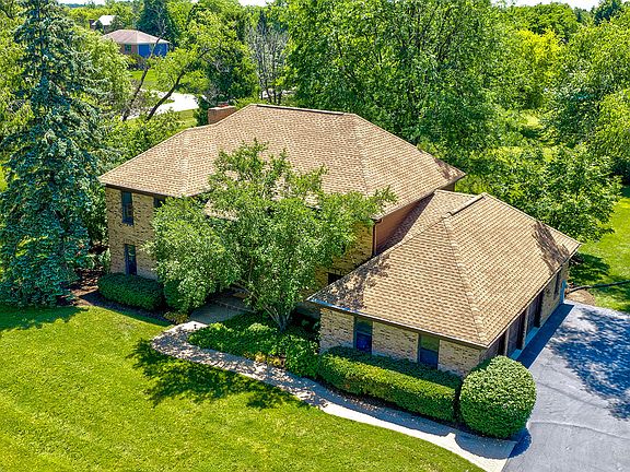 4th image of 14 James Dr