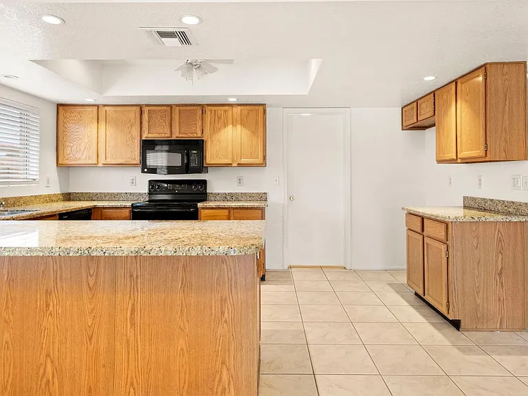7309 W Canterbury Dr — Photo 8