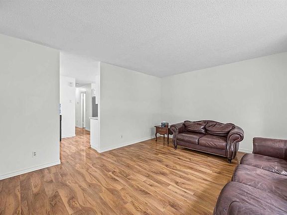 5th image of 28 W Erin Croft Pl SE
