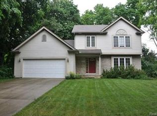 2610 Hickory Lawn Rd, Rochester Hills, MI 48307