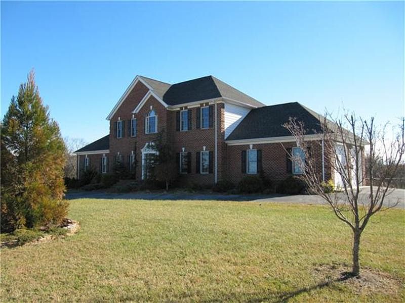 2nd image of 216 Graystone Dr
