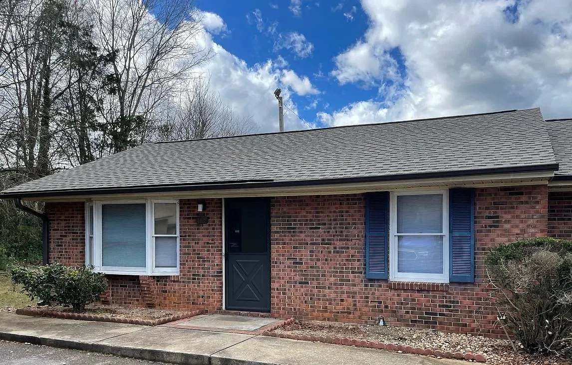 Front - 466 Willow Spring Ln