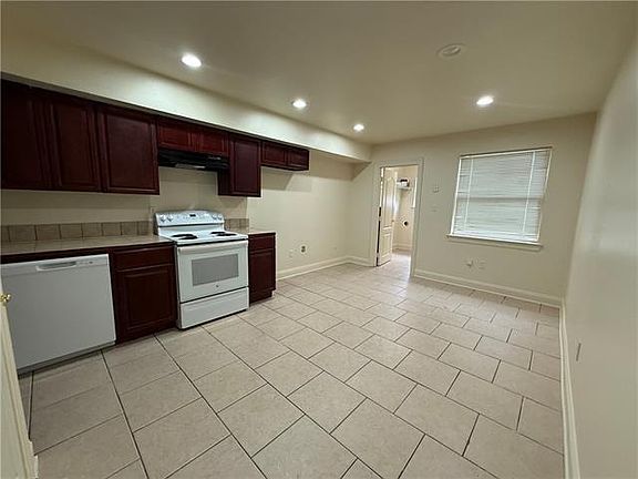 3rd image of 8401 Livingston Ave APT D
