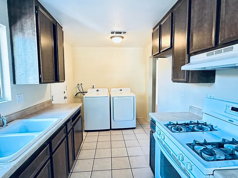 639 Corona St — Photo 2