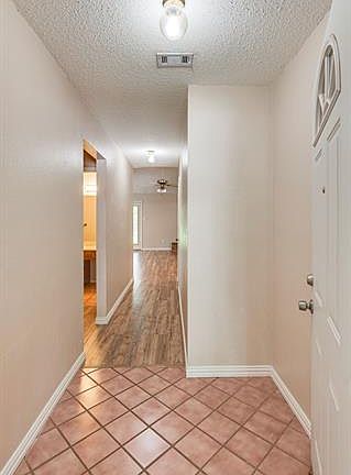 4th image of 609 Walter Ct