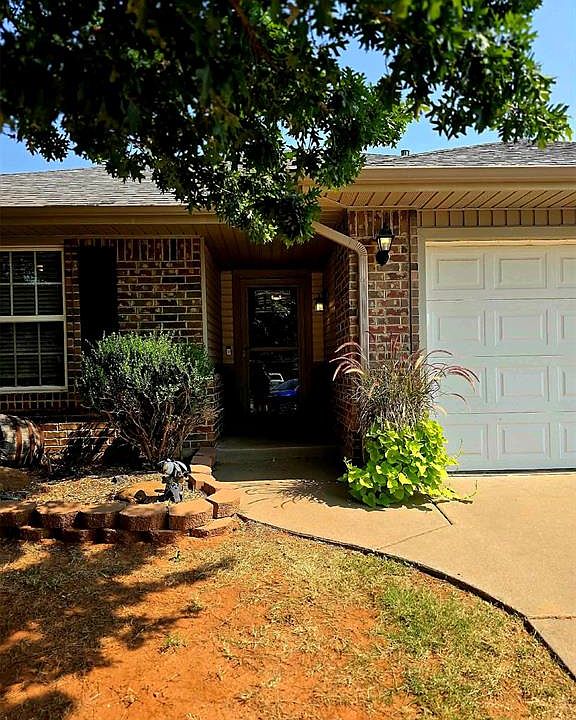 1st image of 815 Monarch Way