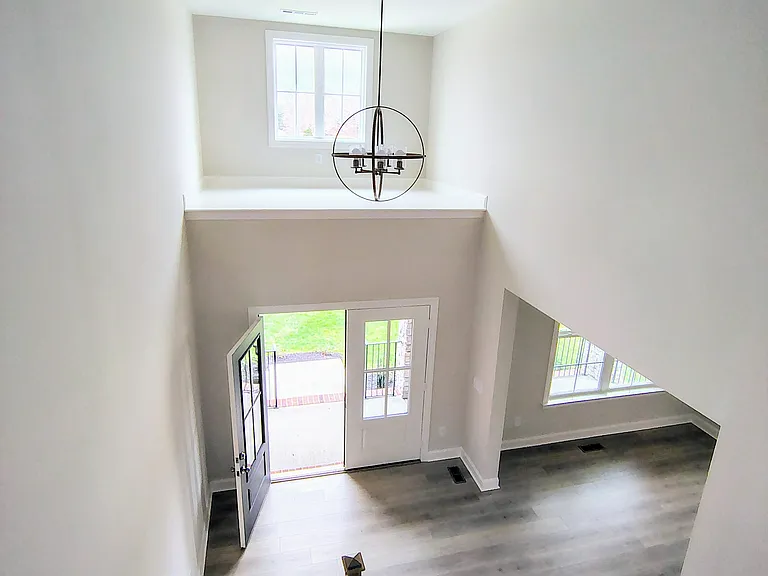 7906 Pine St — Photo 2