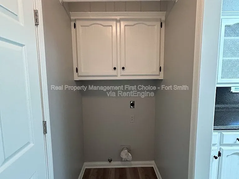 1406 Strozier Ct — Photo 9