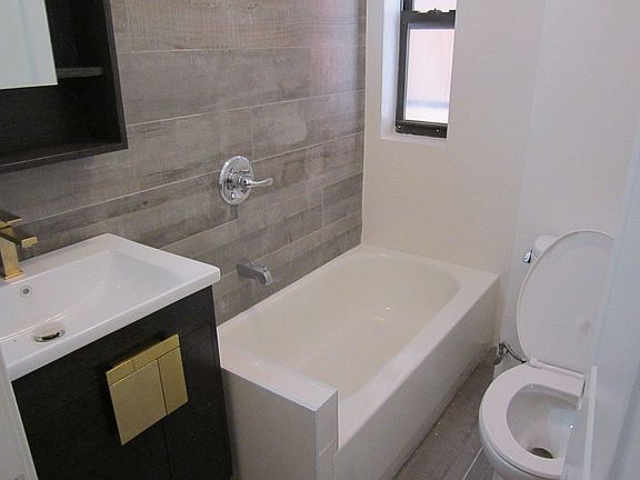 5th image of 122 Fenimore St #2B