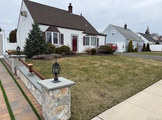 34 Quarry Lane, Levittown, NY