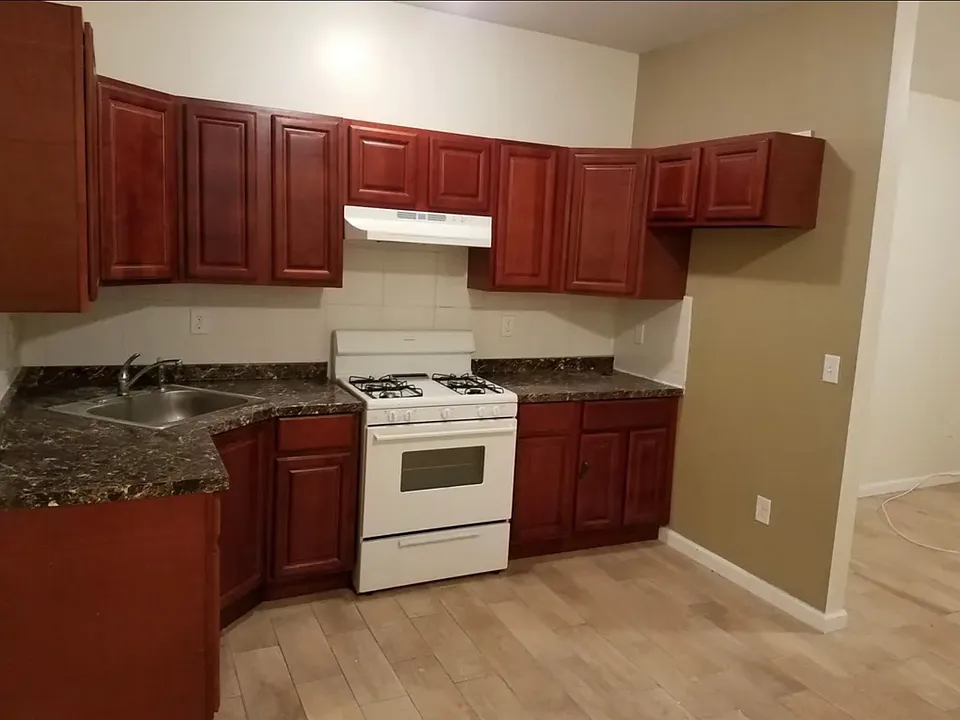 218 Columbia Ave #2