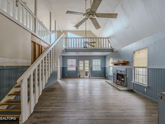 3rd image of 878 Little Berry Way