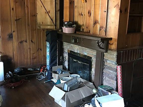 4th image of 325 Marion St