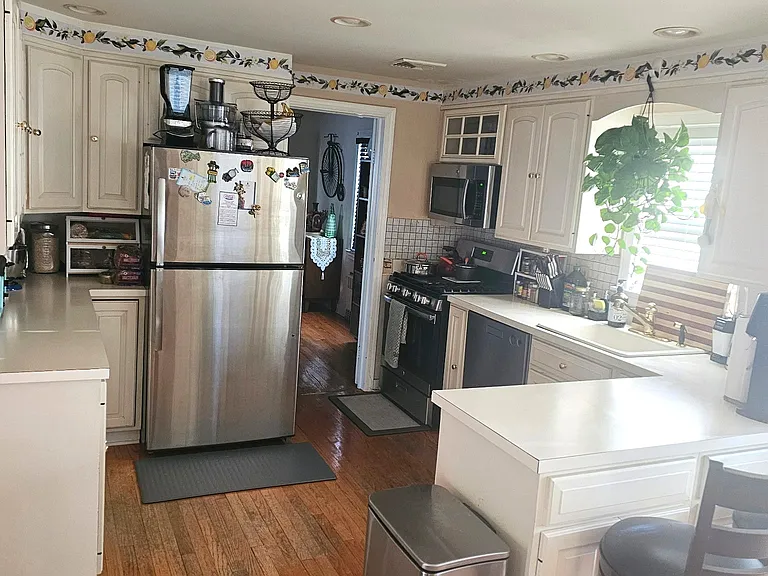1259 Grandview Ave — Photo 6