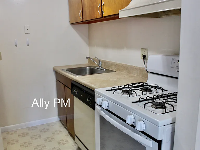 545 Burgoyne Rd #11-1 — Photo 7