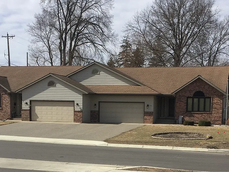 104 N Belmont Dr — Photo 1