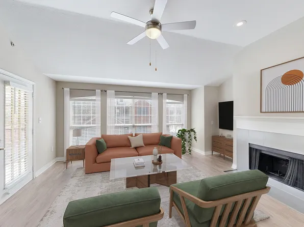 Lakeside at Coppell Apartments