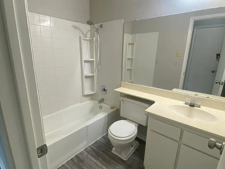 5609 Dartmouth St — Photo 3