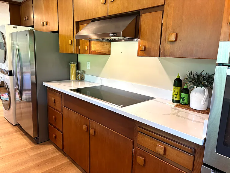 1558 Edgewood Dr — Photo 10