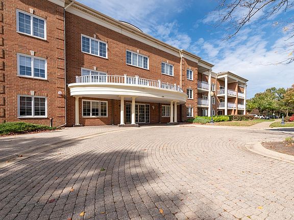 2nd image of 124 Day St APT 302