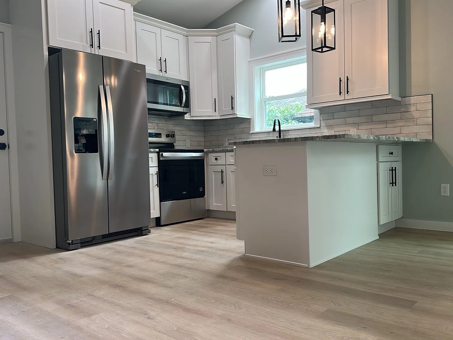 414 Emery St — Photo 4