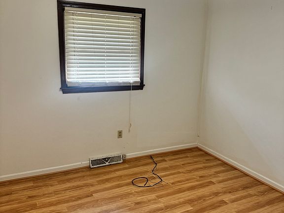 5th image of 72 Lakeside Villa #B