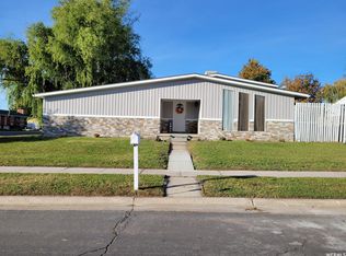 932 W 2550 N, Clinton, UT 84015