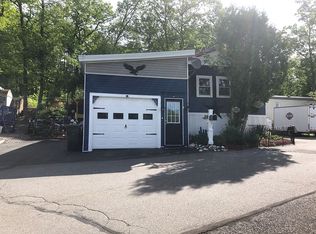 30 Stage Coach Cir, Londonderry, NH 03053