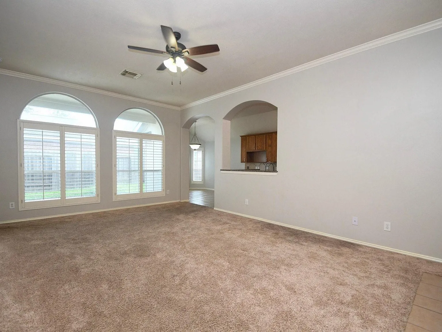 3 bed, 2.0 bath, 2256 sqft, $2,300 — Photo 4