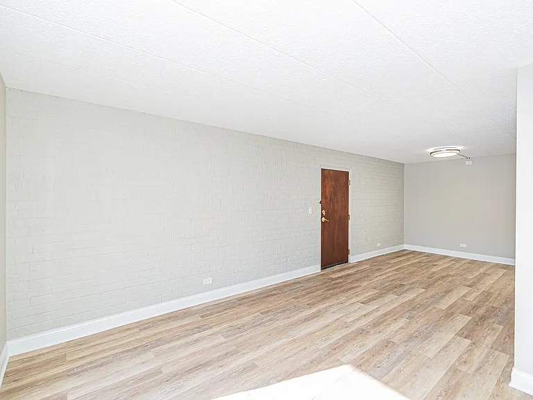 3851 N Parkway Dr #1I — Photo 4