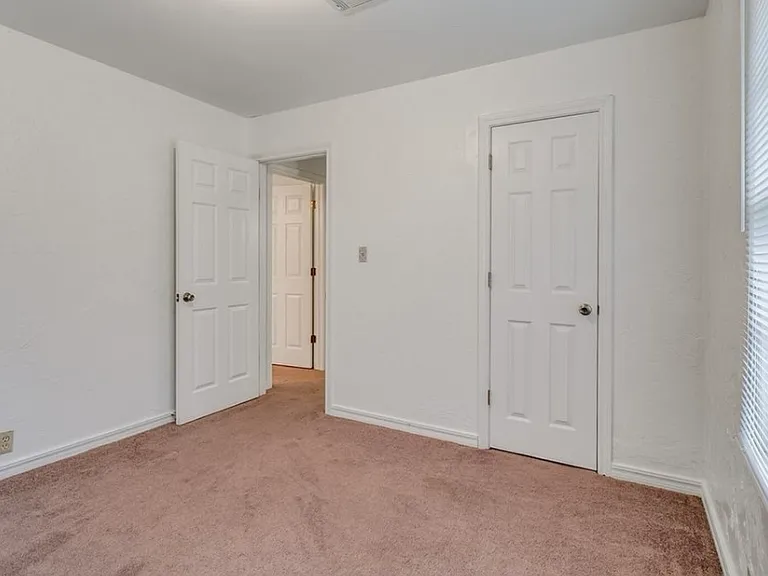 400 Draper Dr — Photo 20
