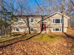 120 Valley Brook Ter, Stratford, CT 06614