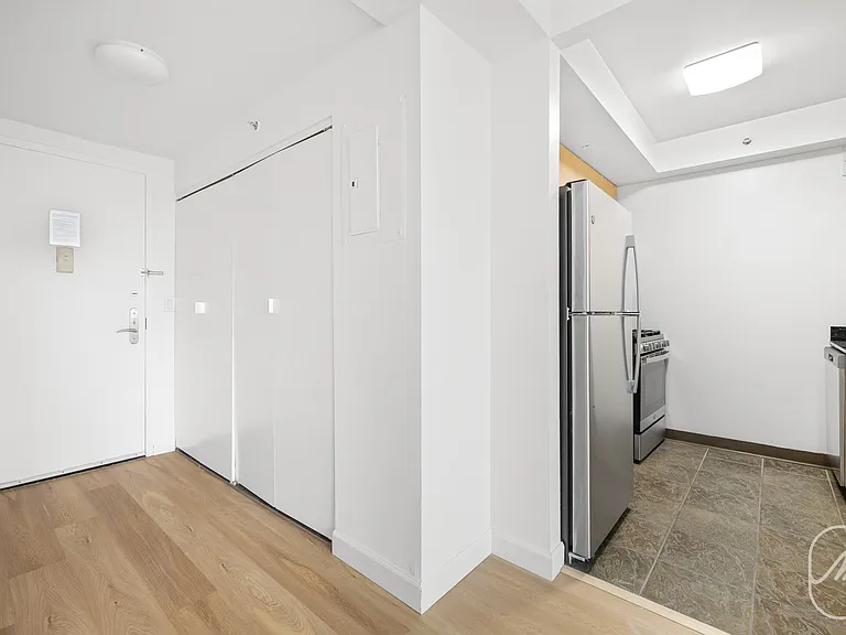 561 10th Ave #17B — Photo 10
