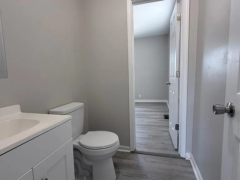 48 Burton St — Photo 4