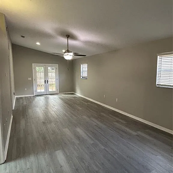 3906 NE 22nd St — Photo 10