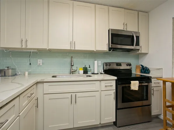 46-232 Kahuhipa St APT F204, Kaneohe, HI 96744