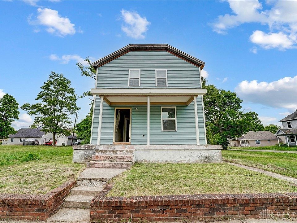 1st image of 424 College St