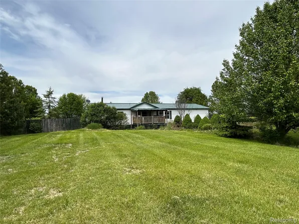 8610 Peck Rd, Marlette, MI 48453