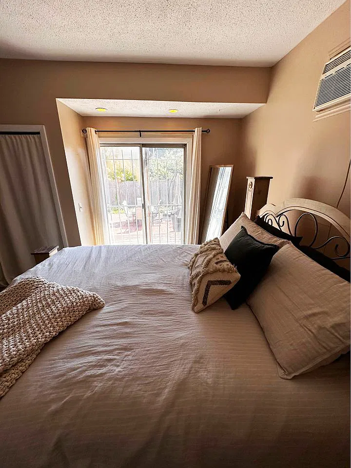 853 Townsend Ave — Photo 4