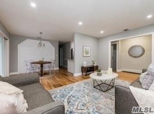 529 Starlight Dr, Shirley, NY