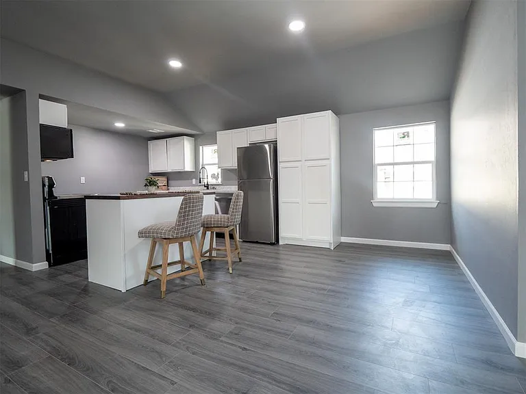 628 S Philadelphia Ave — Photo 7